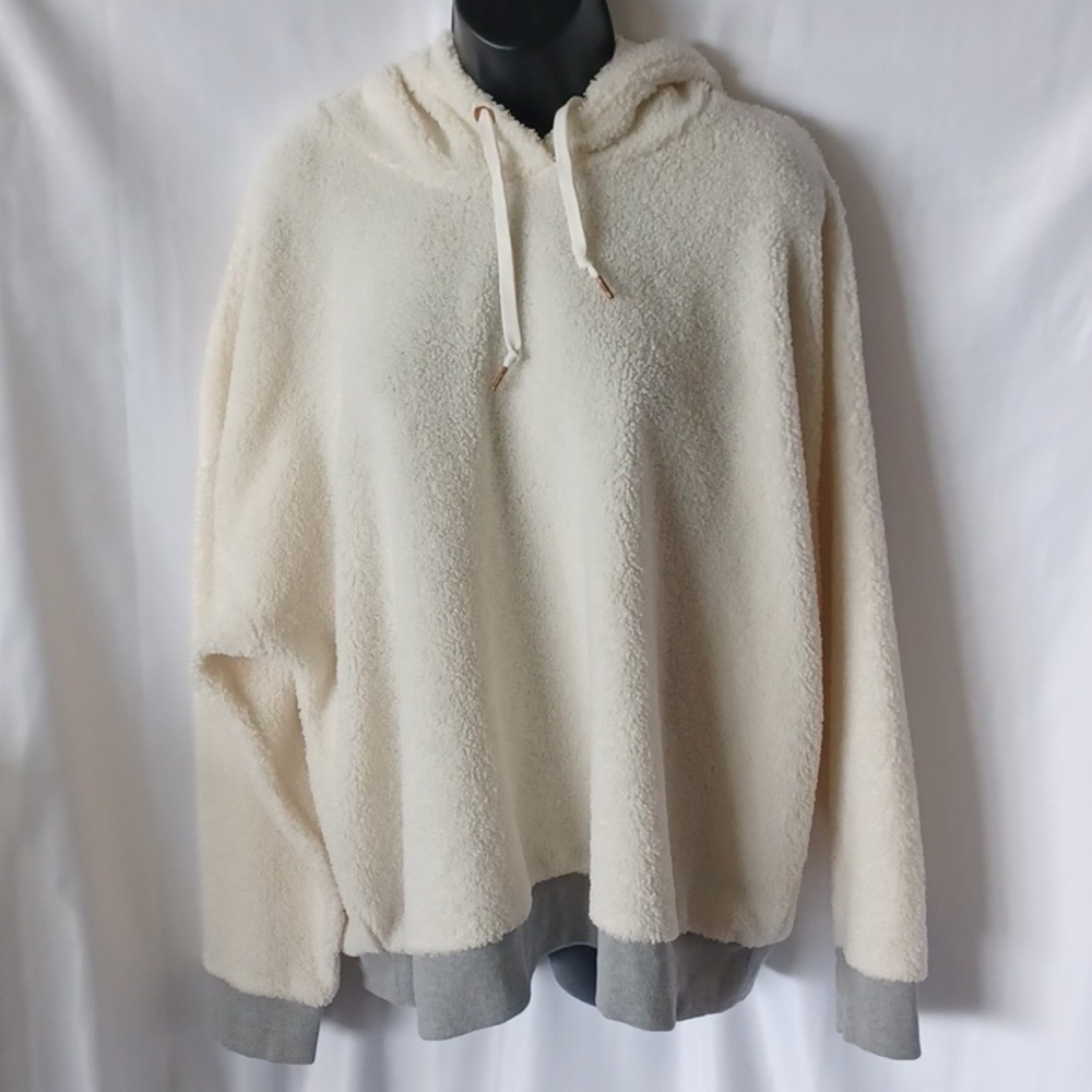 Xersion Womens Long Sleeve fuzzy Hoodie, cream with gray waist band